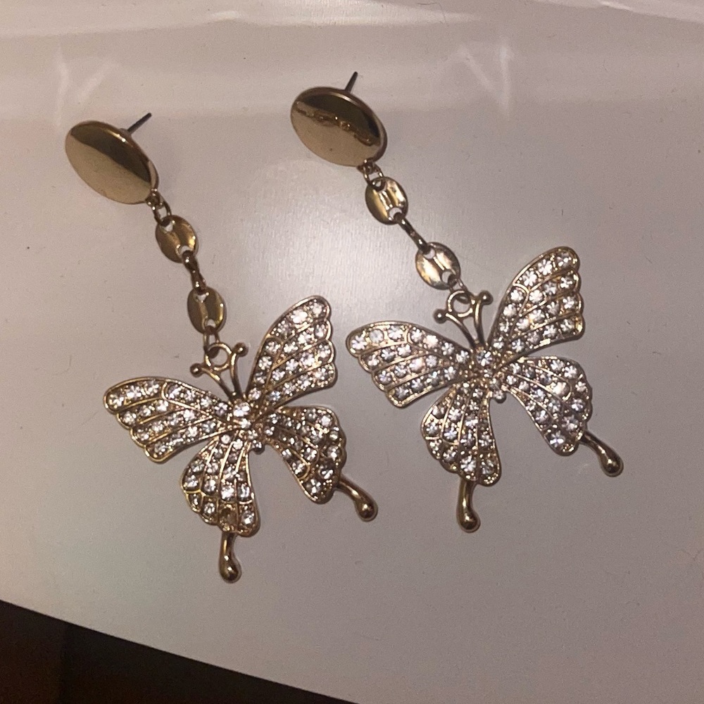 Fashion Nova butterfly gold diamond earrings ! 🦋